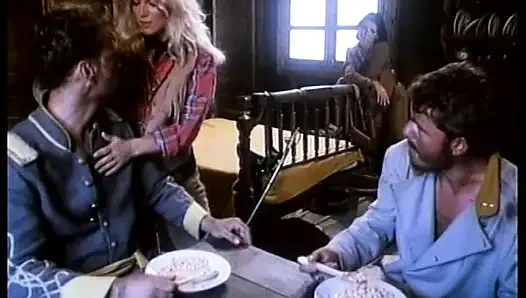 Şehvetli sarışın ofiste şişman beyaz yarağa biniyor