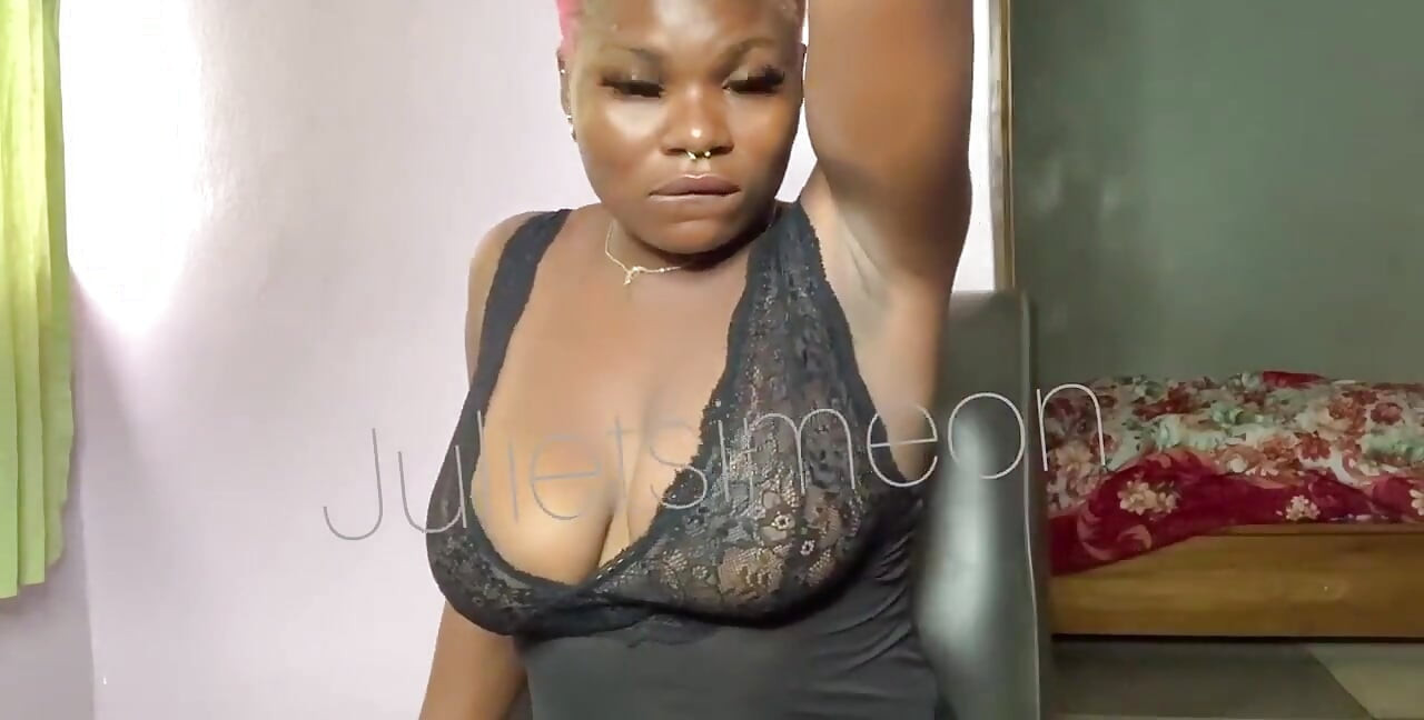 Saya suka buah dada saya begitu banyak. (boleh U See the Way Im Memegangnya)