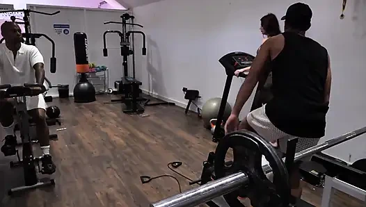 Junge junge mädchen fitnessstudio fick-session