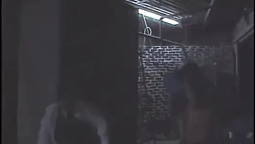 Randy si dokter lagi asik ngentot memek suster nakal rambut pirang di ranjang rumah sakit