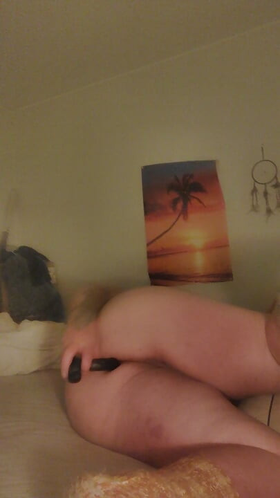 GANGSTAZZ SHOWING HOW  I'M USING A 8 INC BBC DILDO ROGHT