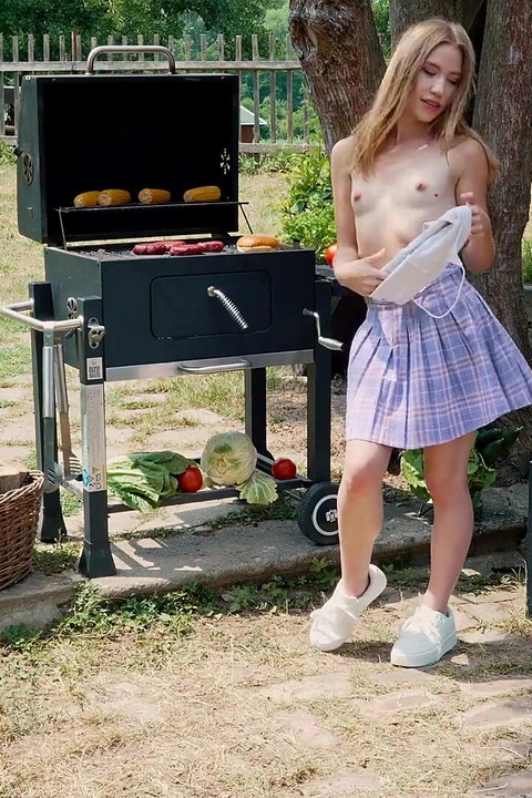 La gentille fille Maya Sinn est faite de péché pur