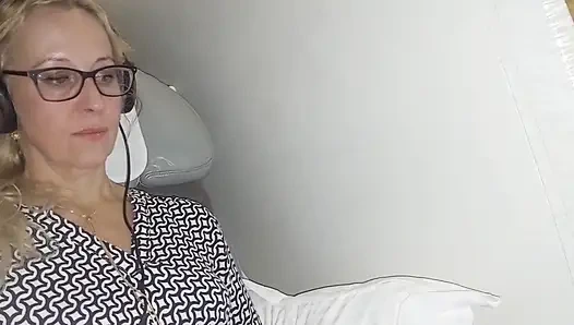 Reife Blonde Ehefrau Genießt Sex Halb Nackt