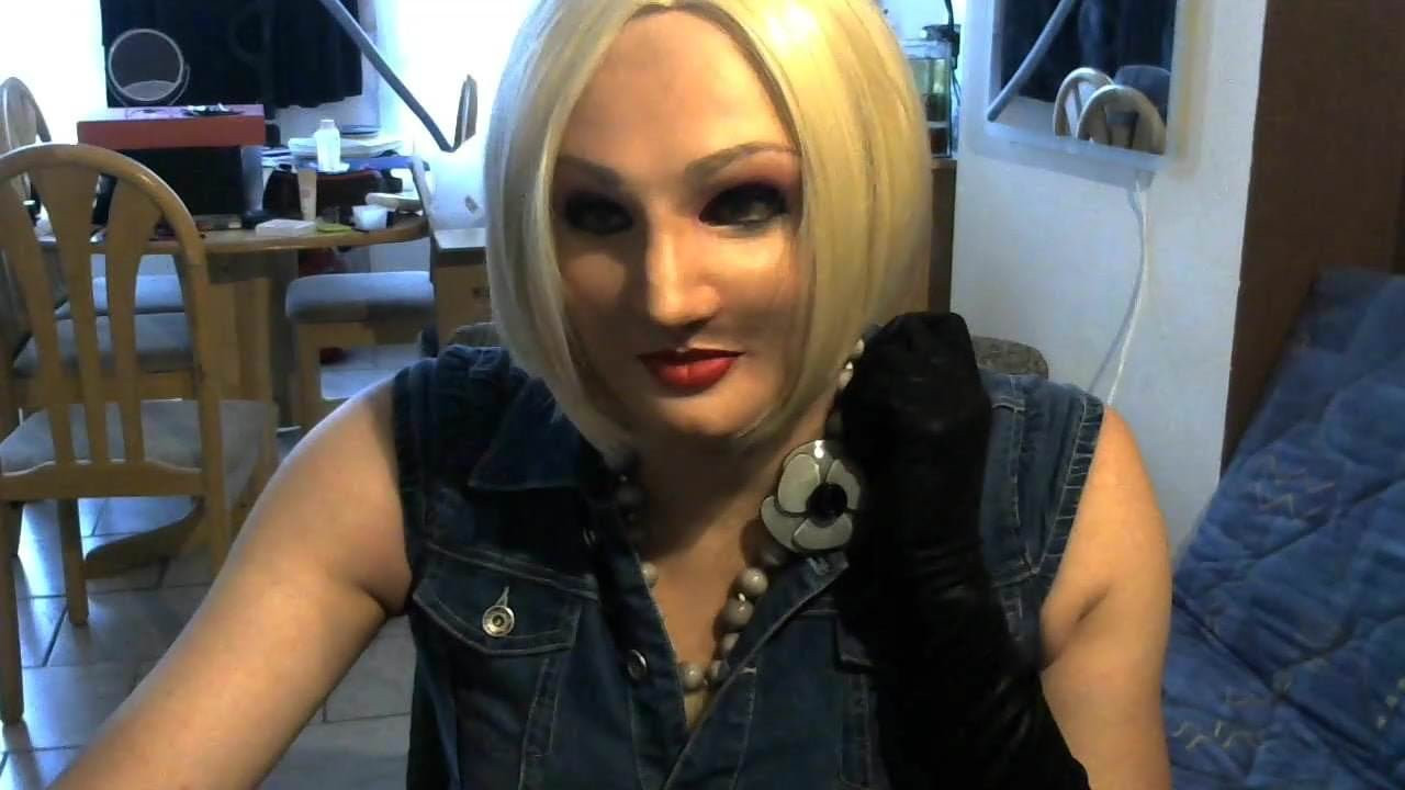 Un peu de maquillage sexy.