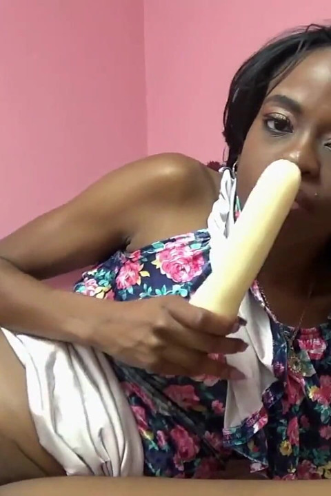 딜도로 노는 Melody Cummings