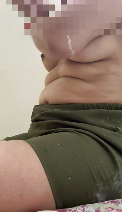 Sexy indická Bhabhi přistižena při voskování prsou