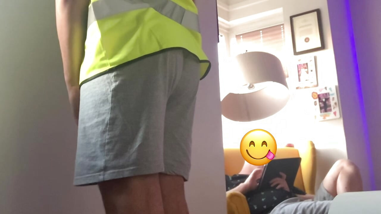 ขณะวาดผนัง ฉันเงี่ยนและโดนเย็ดต่อหน้าเพื่อน