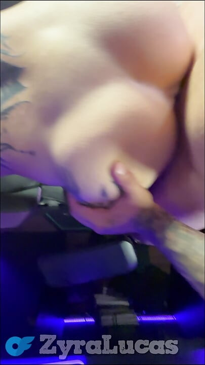 CUMMING INSIDE THIS GAMER BABE’S PINK ASS, FUCKING HER ON A GAMING CHAIR.