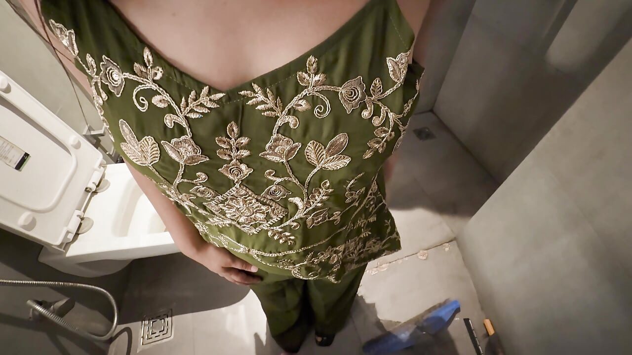 Ghar Ki Shadi Mein Cousin Behen Ko Bathroom Mein Le Jaa Ke Chudai Ki