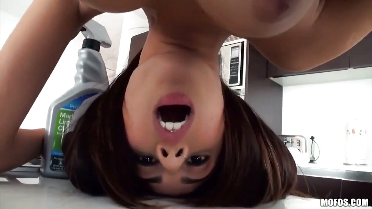 Ella es un monstruo, ¿qué hay en Janice hoy? Ella ha estado en celo últimamente y actuando cachonda