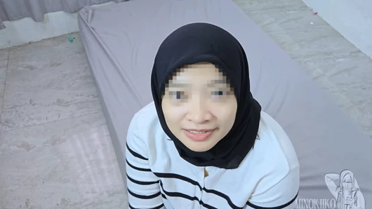 Hijab-mädchen genießen zum ersten mal den schmerz - Minokiiko