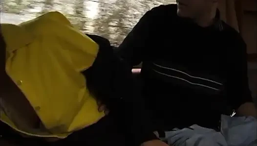 Блондинку в черных чулках трахнули два мужика