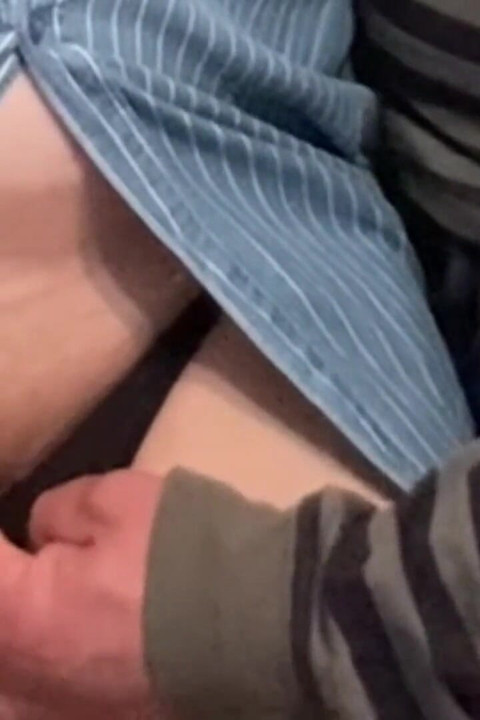 Degete perverse sub rochia mea futându-mi cu degetul pizda