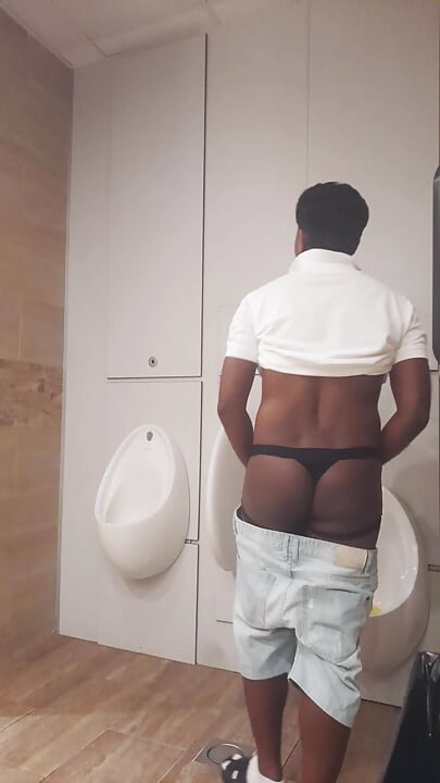 Kamar mandi umum gay