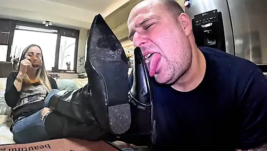 Ритуал Подчинения: Власть Подошв