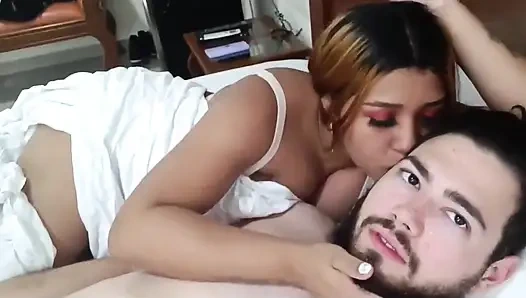 Buat aku semangat duluan sebelum ngemasukin semua kontolmu padaku!!