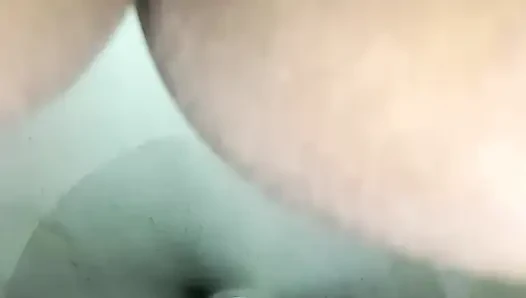 Tamil kadın kocasının önünde kıyafetlerini çıkarıyormuş gibi yapıyor