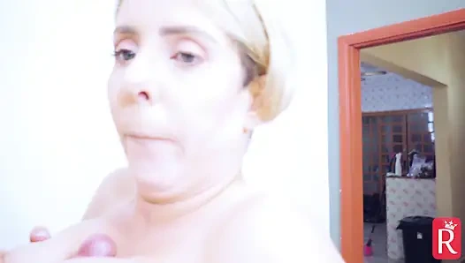 Yaşlı adam götümü sikiyor