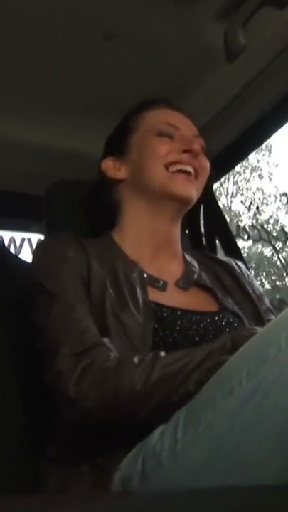 MIt Fundorado Bumsbus notgeile Anhalterin klar gemacht | Clip 1