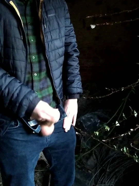 Wank and cum in abandoned building