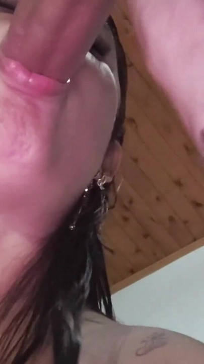 traindo a esposa chupando e fodendo ao ar livre, em seguida, é fodida duro e cru depois de anal | Clipe 2