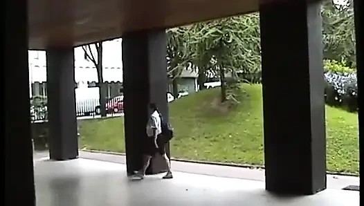 Güzel lisa kendini çok ateşli bir yolculuğa atıyor!