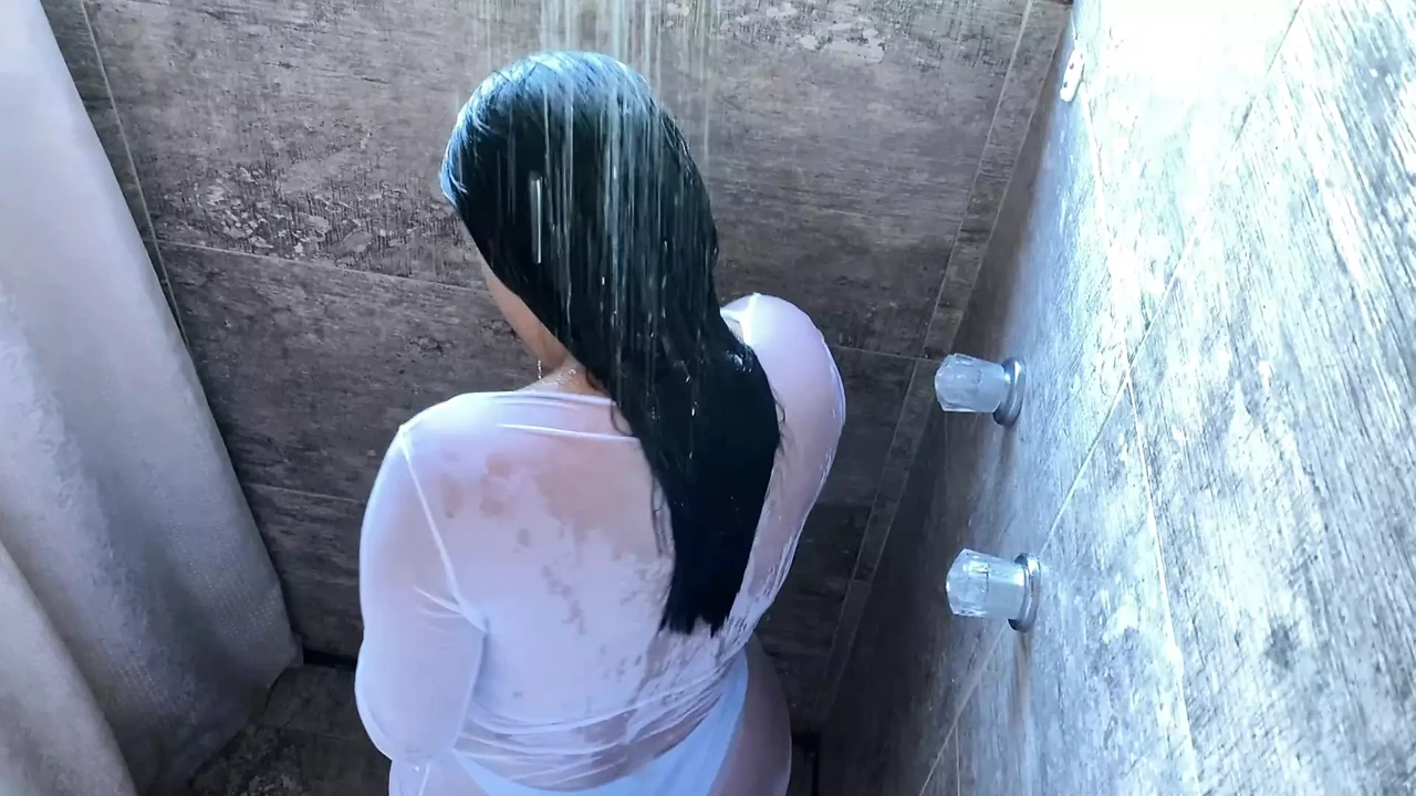 my big ass stepmother while she showers