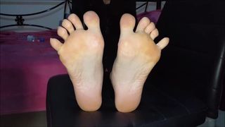 Lena moves her sexy (size 40 ) feet