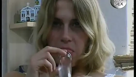 Vollbusige blonde muschi dildo im höschen-fetisch solo