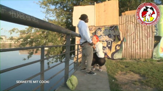 Cooky will sein Internetdate an der Berliner Mauer ficken