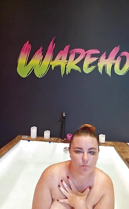 Cum join me in the bath at Warehouse-X ! I have toys! I will bring my ass if you bring you