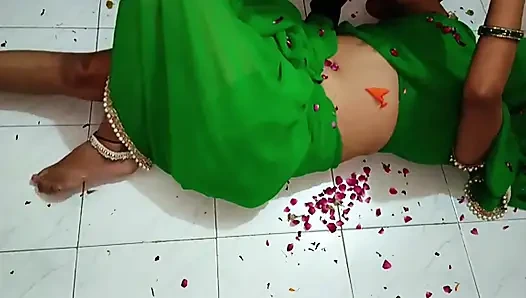 Pacar Komal duduk di baju saudara ipar dan mulai berteriak, kakak ipar, kau ingin melihat penismu.