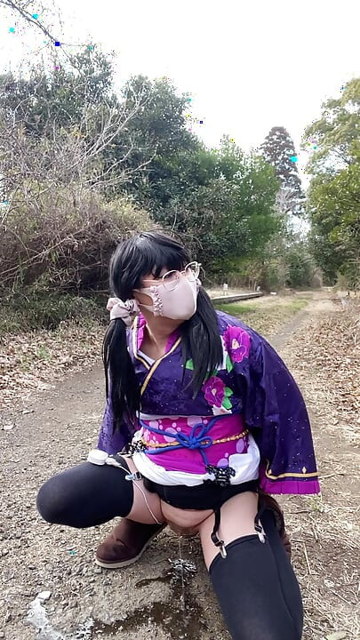 No112 A phantom kimono beauty who appeared in the winter countryside A crossdresser walks in the sun pool Part 2