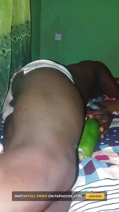 बैल ने उसकी अच्छी और धीमी गति से चटाई।