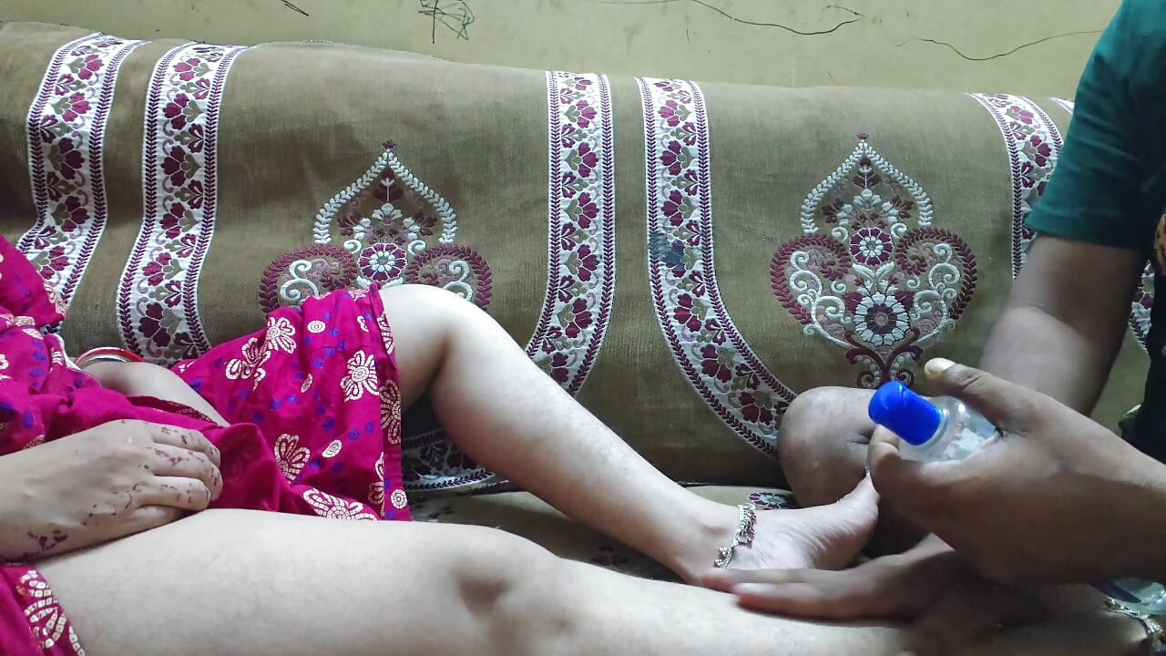 Bhabhi ki massage karne ke bad hand job by bhabhi fucked by devar