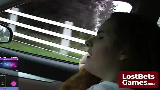 Reacharound, sebuah game striptis yang seru karena berani