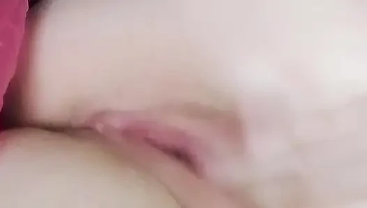 Aku merekam video ayah tiriku lagi bugil, masturbasi memek sempitku, dan ngentot memekku sendiri pakai mainan seks