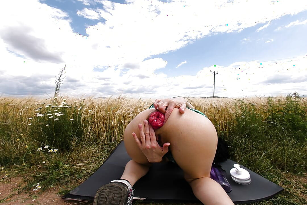 Hotkinkyjo in green dress with dots take huge bottle in the ass and prolapse at the field
