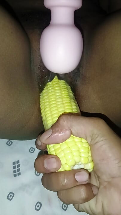 Desi hot bhabhi Ne pura Makka chut me Dala