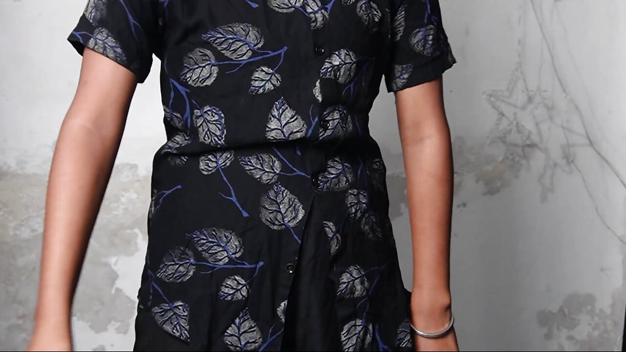 インドの大学生の女の子がデートセックスをしているのが話題になっています