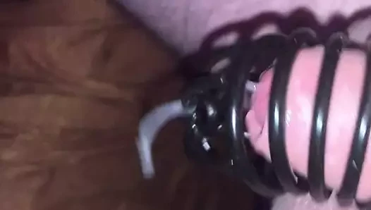 Slaveboy orgazm içinde iffet