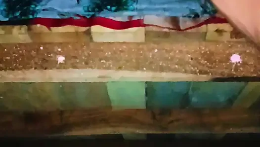 Sister-in-law's bad fucking and spreading both her legs, put the whole penis and took out the piss from the pussy.