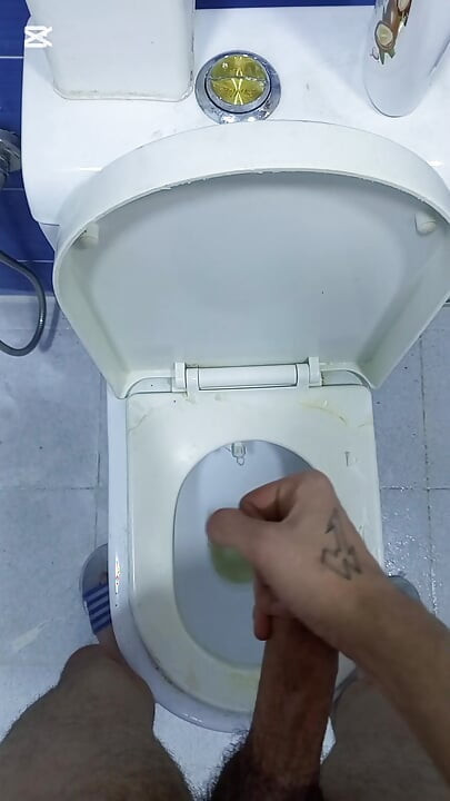 My girlfriend and I masturbated online.