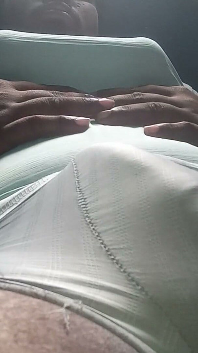 おっぱいを吸う私のおっぱいとペニスのマッサージ | クリップ 1