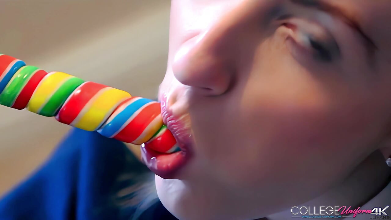 Жорсткий смоктання за участю Софії Сміт