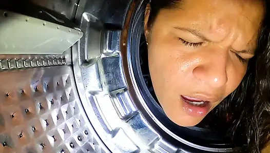 Çamaşır makinesine sıkıştım siyah yaraklı üvey oğlum benden faydalandı ve sikti