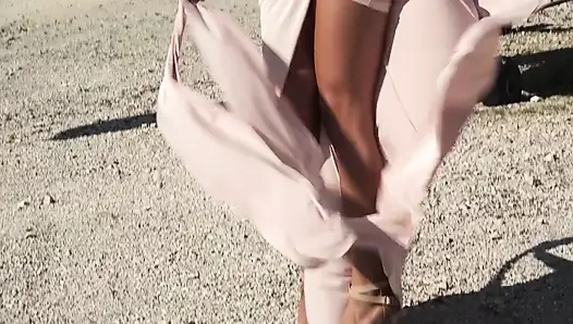 Pretty fashionista seduces while masturbating her clit