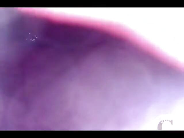 ボールチェーンは彼女の穴の奥深くに消えます