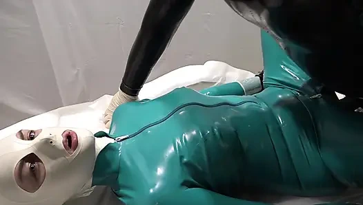 Любительница беспокоит домину, спермоприемник, шея, спасательный жук