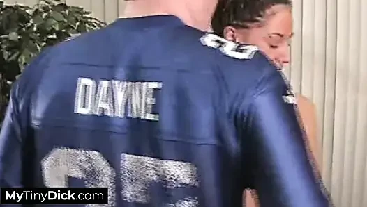 Cewek super hot lagi asik mainin kontol kecil ini